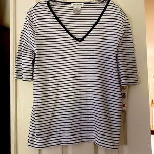 Jones New York Sport Striped V Neck. Size L NWT